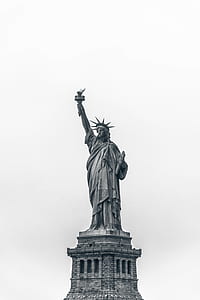 Statue Liberty Under Clear Sunny Sky thumbnail