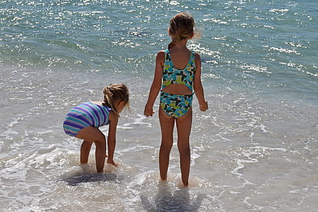 two girls playing on shor thumbnail