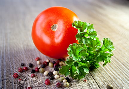 ripe tomato with green relish thumbnail