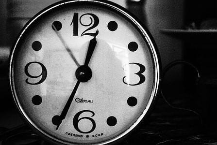 clock at 12:35 time thumbnail