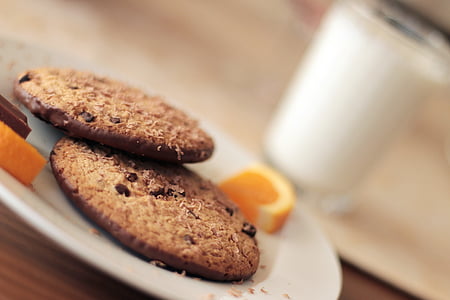 cookies on plate thumbnail