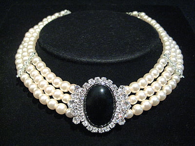 white pearl necklace thumbnail