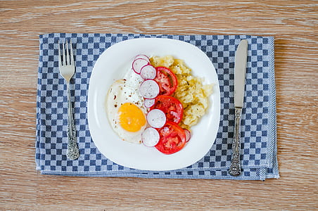 sunny side egg, sliced tomato on plate thumbnail