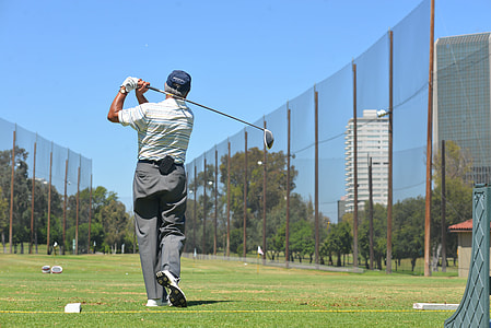 man playing golf thumbnail
