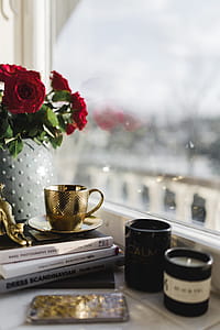 Gold cup of coffee and red roses bouqet thumbnail