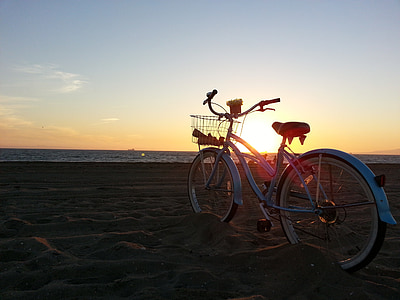 cruiser bike in front of body of water thumbnail