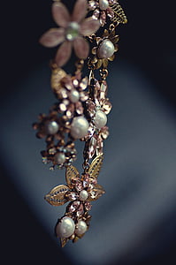 gold-colored link necklace thumbnail