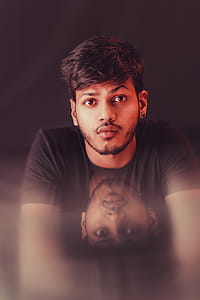 Man in Black Crew-neck Shirt Taking Selfie thumbnail