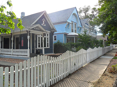 white wooden fence thumbnail