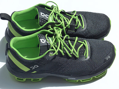 pair of black low-top sneakers thumbnail