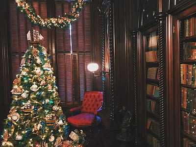 green and white Christmas tree thumbnail