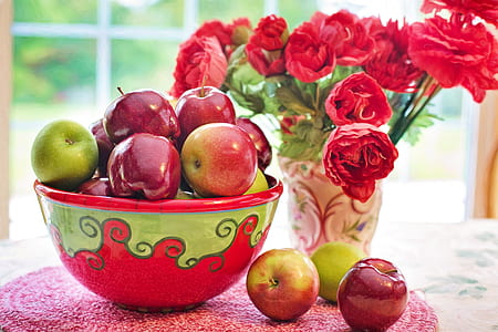 green and red apple table centerpiece thumbnail