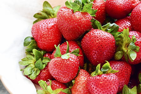 strawberries on plate thumbnail