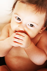 baby thumb sucking thumbnail