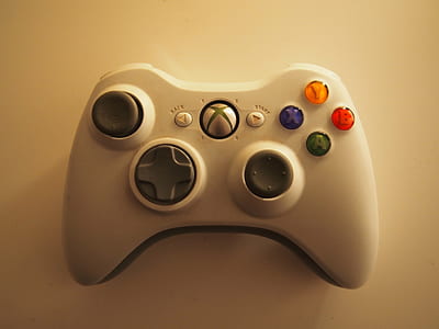white Xbox 360 wireless controller thumbnail