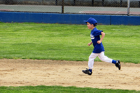 boy baseball player running on ballpark thumbnail
