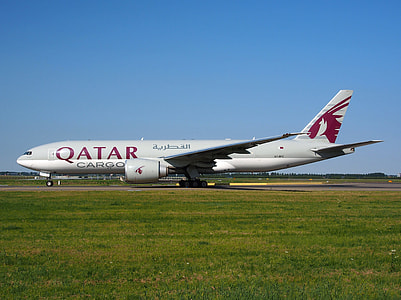Qatar Airways Boeing 777 plane thumbnail