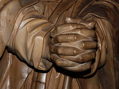 praying gesture figurine thumbnail