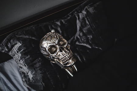 Halloween Skulls Decorations thumbnail