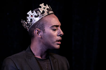 Man Wearing Crown thumbnail