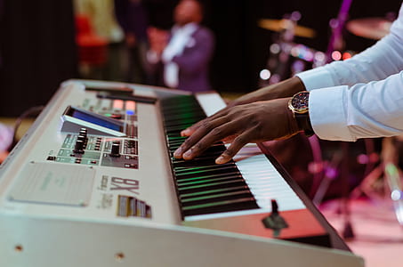 person using electronic keyboard thumbnail