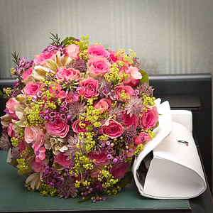 bouquet of pink flowers thumbnail