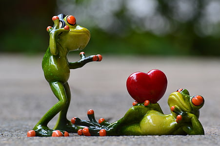 male and female frog figurine thumbnail