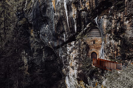 Predjama castle at the cave mouth in Postojna, Slovenia thumbnail