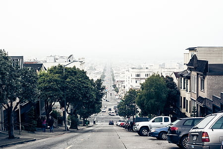 vehicles park on street thumbnail