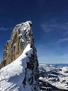 mountain covered with snow thumbnail