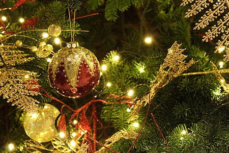 bauble and string light thumbnail