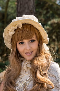 photo of woman wearing hat thumbnail