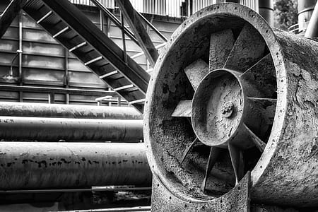 grayscale photo of propeller thumbnail