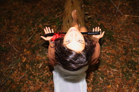 woman carring black knife thumbnail