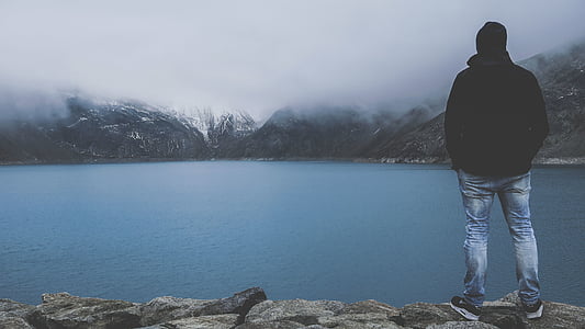 man facing body of water thumbnail