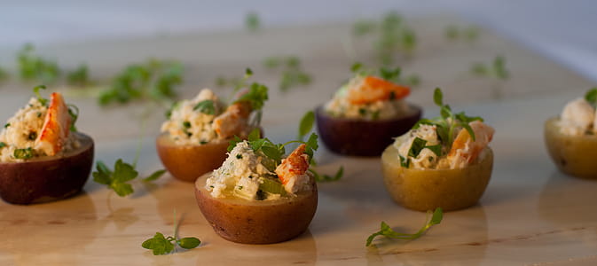 baked breads with green vegetables thumbnail