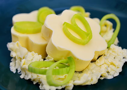sliced cheese with onion springs thumbnail