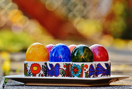 bokeh photography of tray of Easter eggs thumbnail