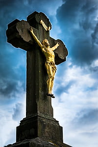 Crucifix statue thumbnail