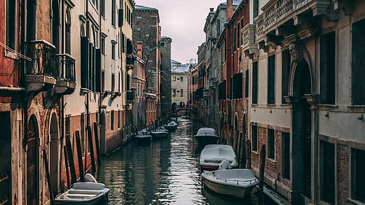 canal between buildings thumbnail