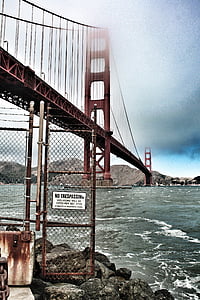 Golden Gate Bridge under foggy weather thumbnail
