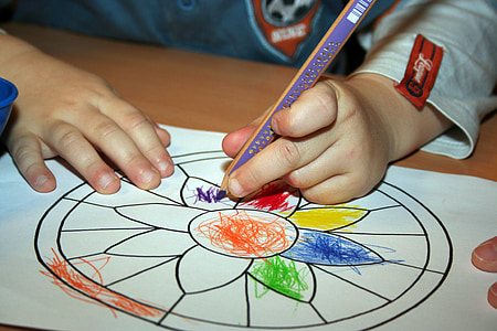 toddler coloring the flower thumbnail