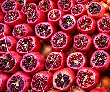 sliced pomegranates thumbnail