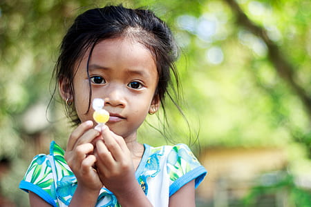 girl holding yellow candy thumbnail