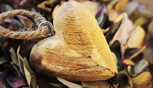 brown wooden heart pendant thumbnail