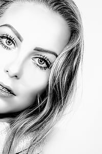 woman's face closeup photo thumbnail