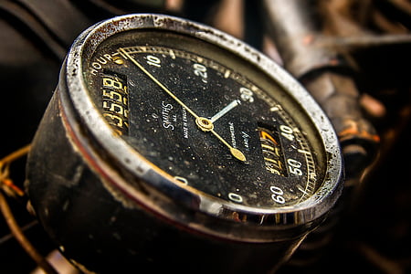 round black and gray vehicle tachometer thumbnail