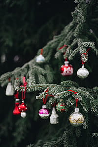 Old-fashioned Christmas tree ornaments thumbnail