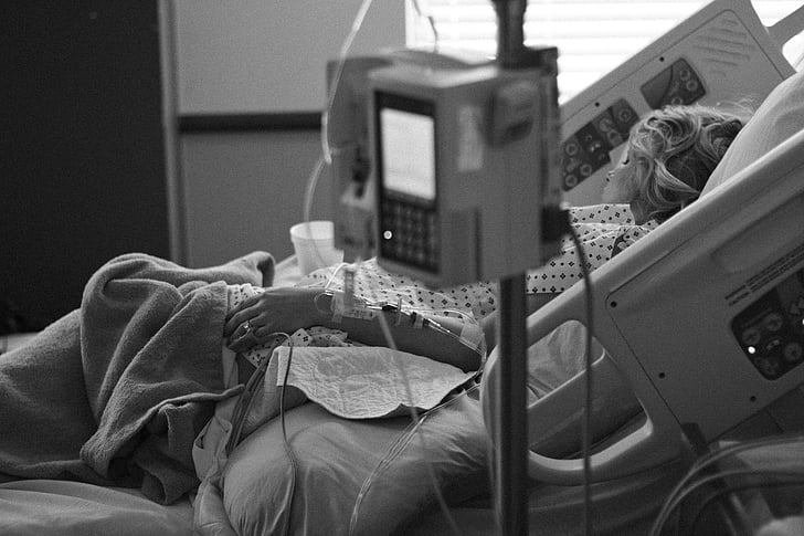 doctor-hospital-bed-delivery-labor.jpg