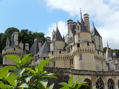 white and gray castle thumbnail